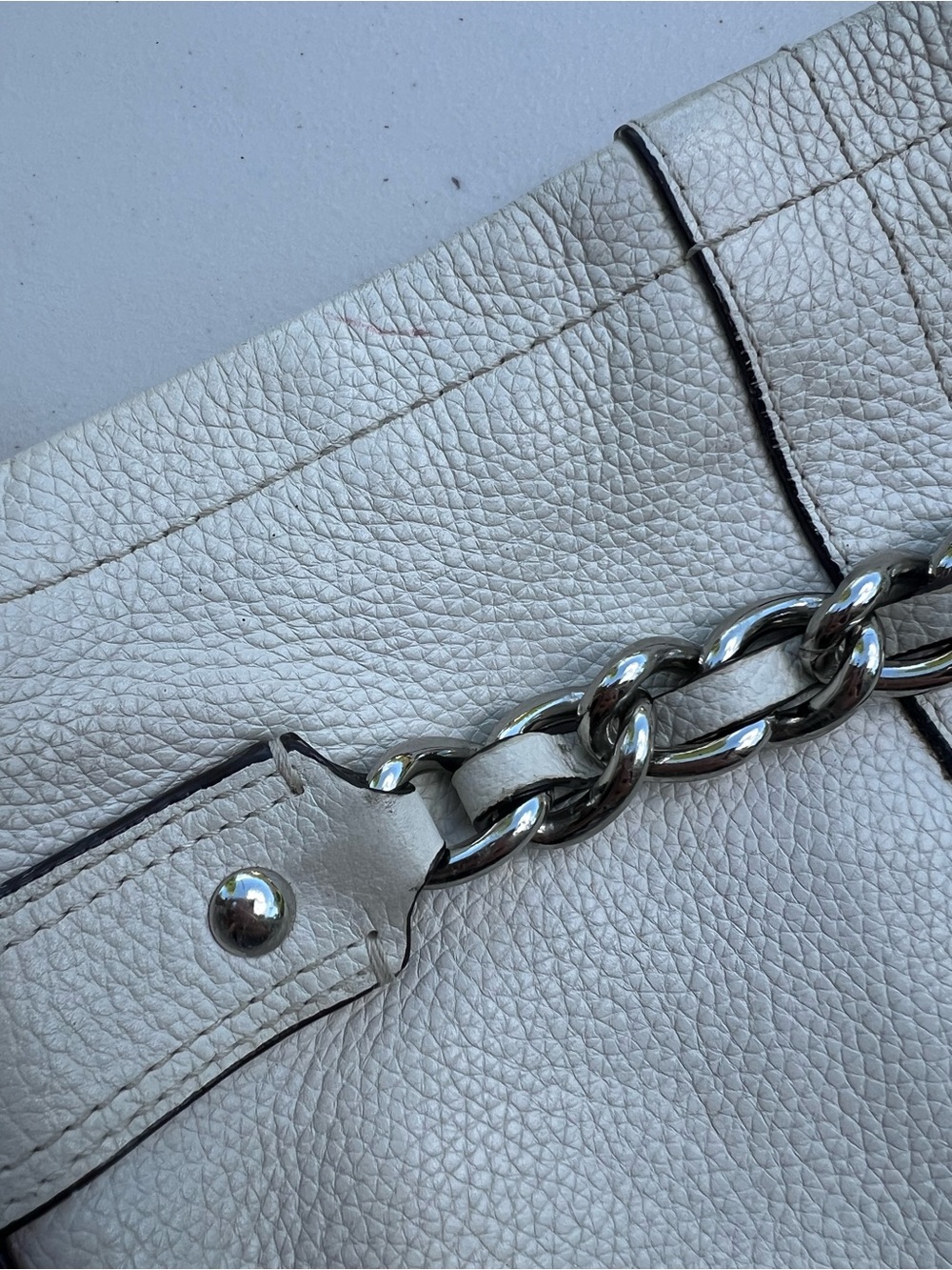 COACH White Leather Shoulder Bag with Chain Detail - Picture 10 of 13